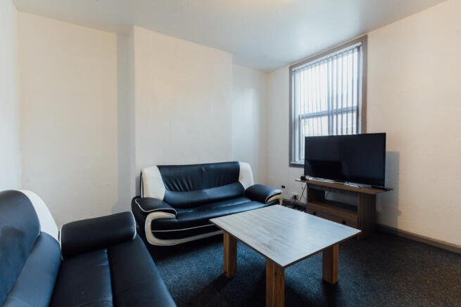 6 bed House to rent Image 11