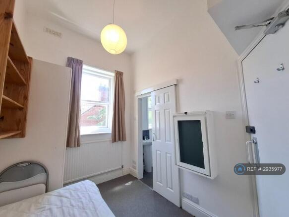 1 bed House Share to rent Image 7