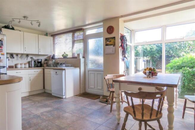 Kitchen / Dining Roo