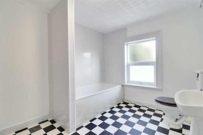 EN-SUITE / BATHROOM