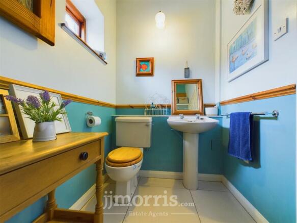Cloakroom/WC