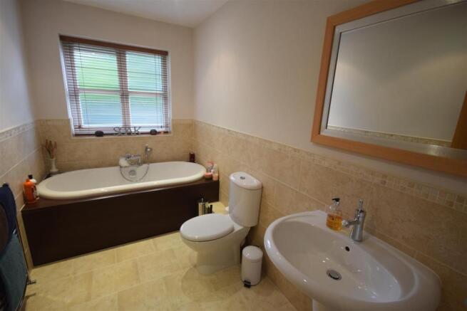 1 Maes Y Goron bath 