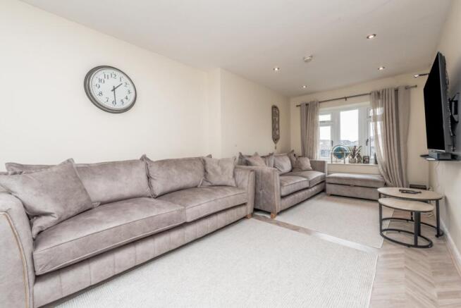 4 bed Detached for sale Image 12