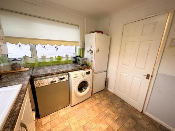 ALTERNATE VIEW OF KITCHEN