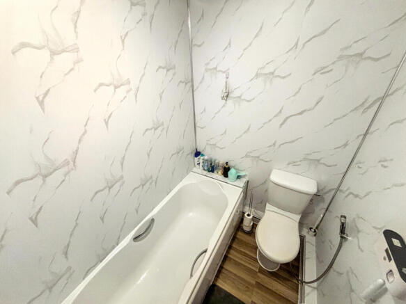2 bed Apartment to rent Image 11