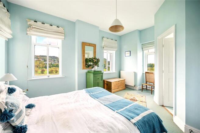 5 bed Semi-Detached for sale Image 10