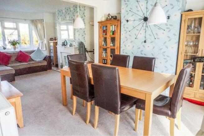 Lounge/Dining Room