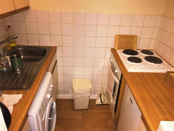 Flat 1, 31 Belmont Road Kitchen.JPG