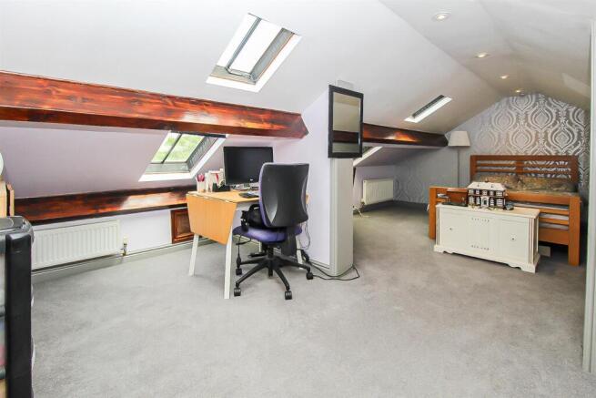 4 bed Detached for sale Image 11