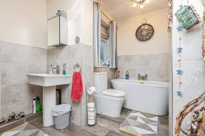 3 bed Semi-Detached for sale Image 10