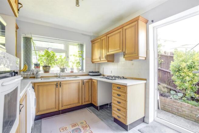 24 Curlew Close, HP13 5JY-9.jpg