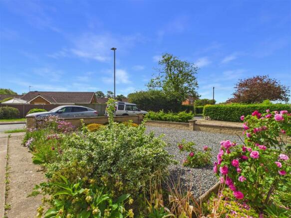 2 bed Semi-Detached Bungalow for sale Image 9