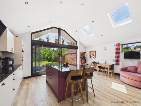 2 bed Detached Bungalow for sale Image 9