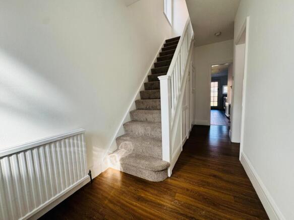 3 bed Semi-Detached to rent Image 6