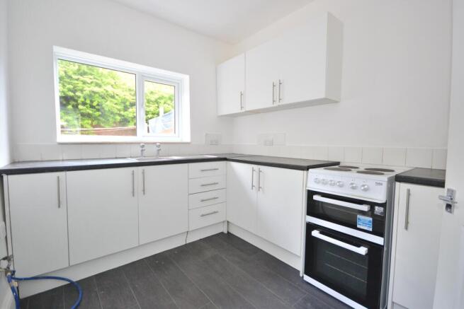 2 bed Terraced to rent Image 4