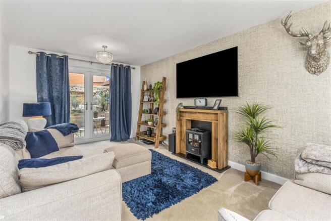 12 Blackwell Drive, Bodicote-11.jpg