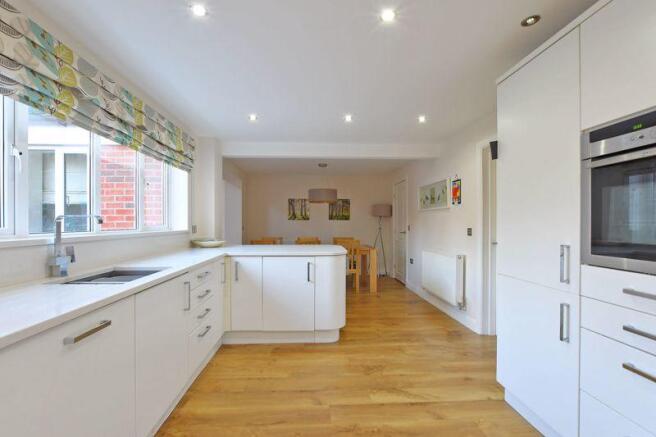 Open plan dini...