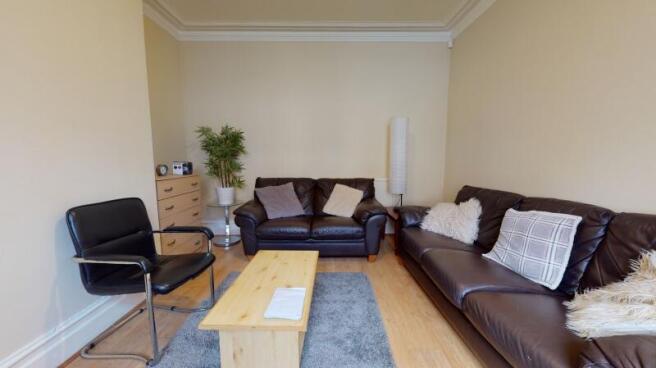 4 bed Terraced to rent Image 7