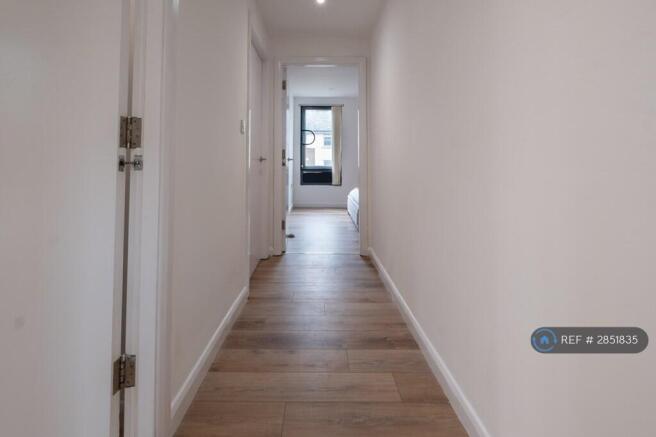 2 bed Flat to rent Image 11