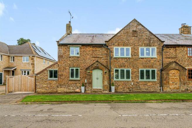 19 The Broadway, Norton