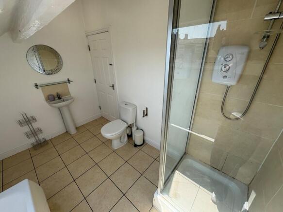 3 bed Terraced to rent Image 8