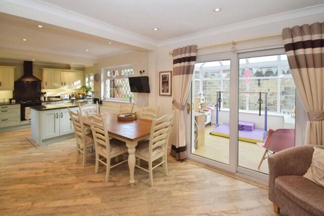 4 bed Semi-Detached for sale Image 6