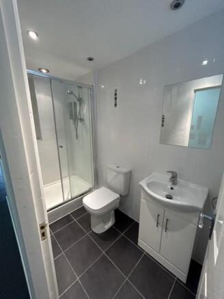 Bathroom 1.jpg