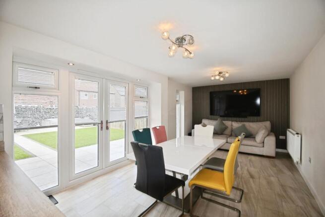 4 bed Detached for sale Image 7