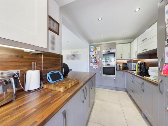 CAM00472P1-PR0076-STILL08.jpg