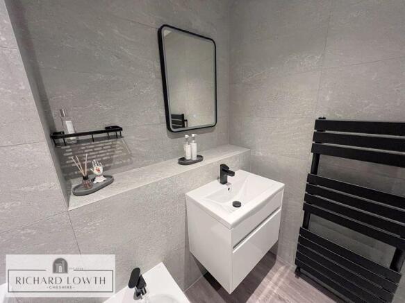 Stylish Shower Room/WC