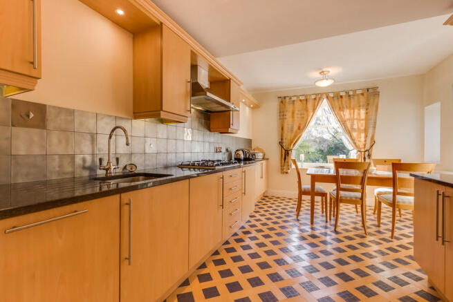 Kitchen 