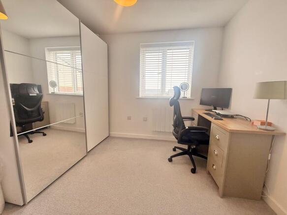 2 bed Apartment to rent Image 6