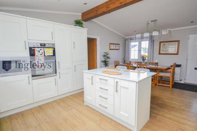 2 bed Park Home for sale Image 8