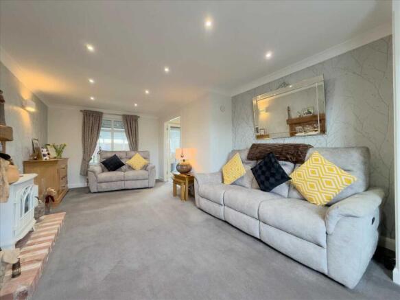 4 bed Semi-Detached for sale Image 7