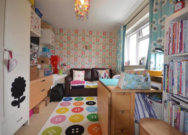 Bedroom 2 / Craft Room