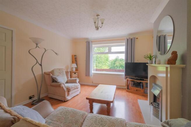 3 bed Semi-Detached for sale Image 5