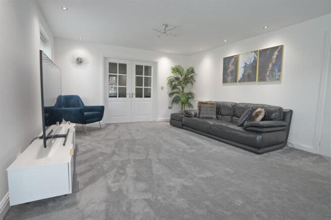 4 bed Detached for sale Image 7