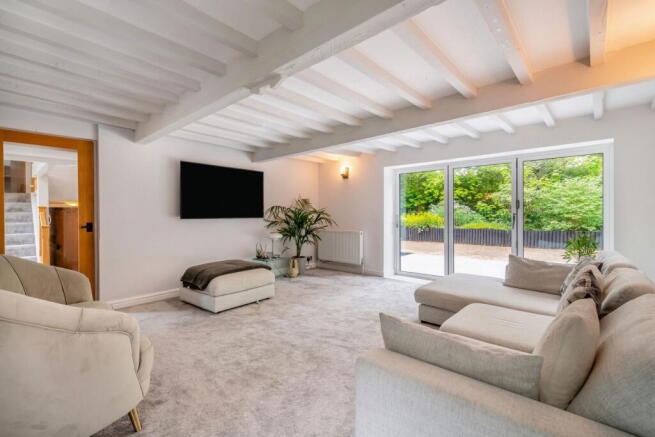 5 bed Detached for sale Image 6