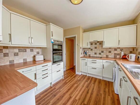 Fitted kitchen