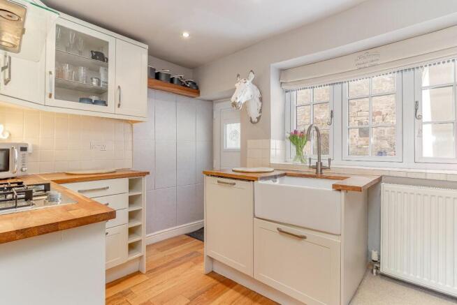 3 bed House for sale Image 4