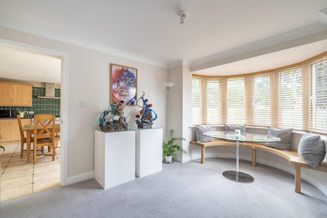 5 bed Detached for sale Image 11