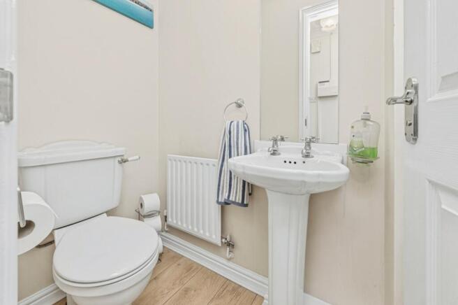 5 bed Detached for sale Image 9