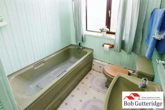 BATHROOM/WC