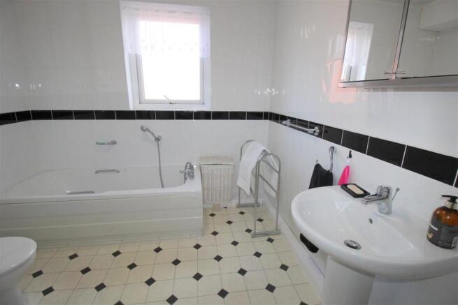 Bathroom.JPG