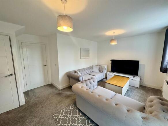 3 bed Semi-Detached for sale Image 8