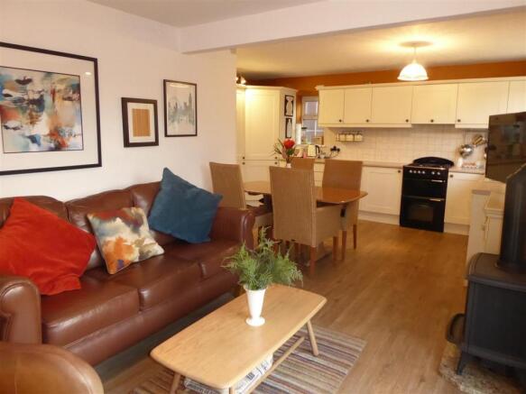 L SHAPED LIVING DINING KITCHEN
