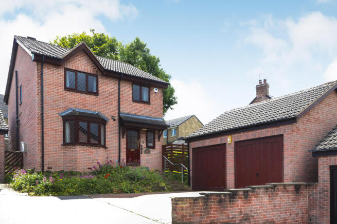 4-bed detached on Lees House Court, Sheffield, S8, £450,000