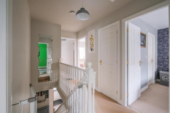 4 bed Detached for sale Image 11