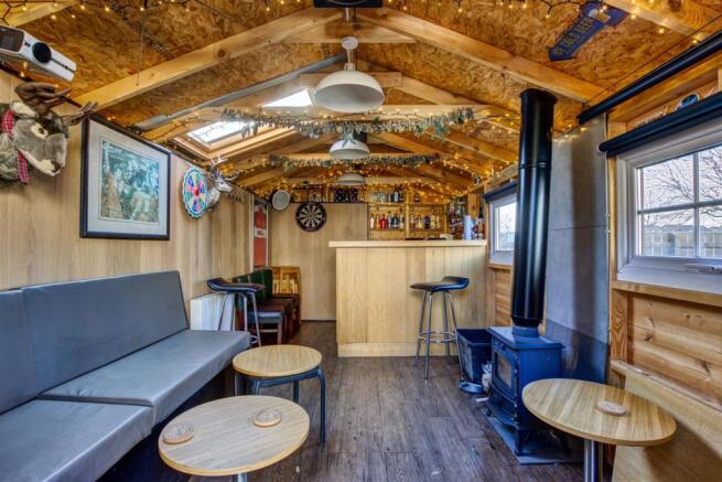 Outbuilding/Bar