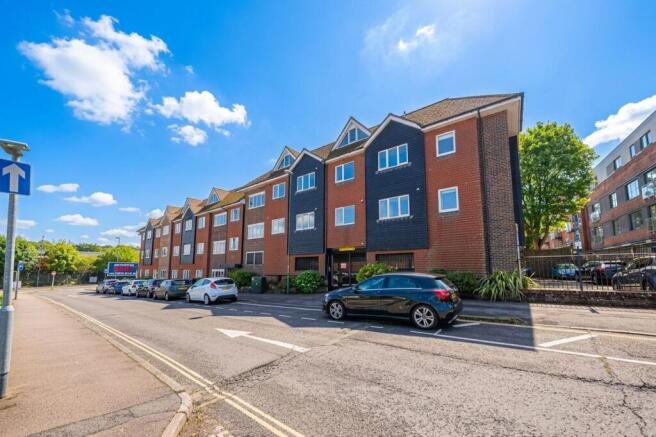 2-bed flat on Harlands Road, Radnor House Harlands Road, RH16, £200,000